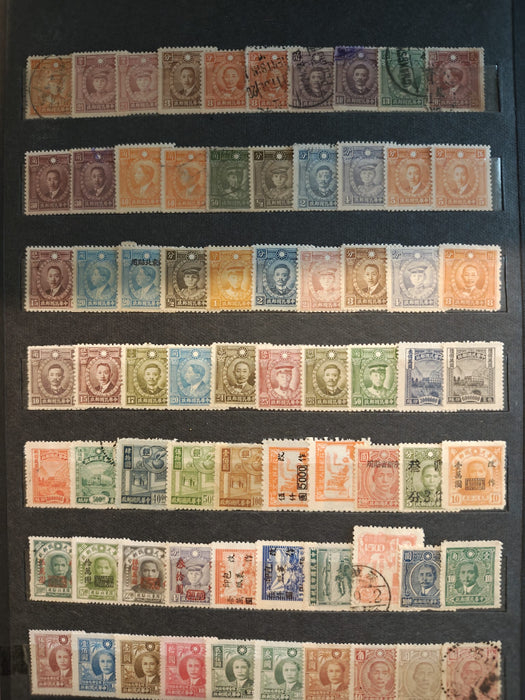 Clasor cu timbre China (aproximativ 1400-1500) cota mare de catalog