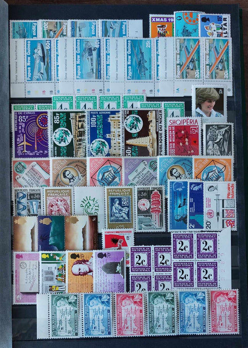 Clasor cu timbre din mai multe tari (peste 70% serii complete) Cota foarte mare de catalog (pe biletelele din dreptul unor serii este cota in $, din catalogul Scott)
