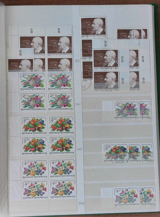 Colectie multipla Austria, duala (stampilat-nestampilat), in 4 clasoare, perioada 1947-1974. Catalogata Michel. Valoare mare de retail.