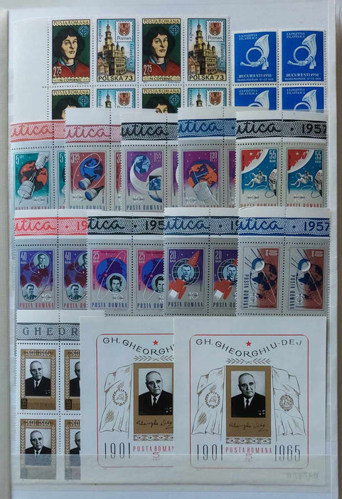 2 Clasoare 48 pagini (incluse) cu timbre romanesti perioada 1965-1975, peste 95% serii complete, simple sau in blocuri de 4