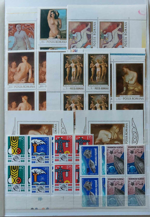 2 Clasoare 48 pagini (incluse) cu timbre romanesti perioada 1965-1975, peste 95% serii complete, simple sau in blocuri de 4