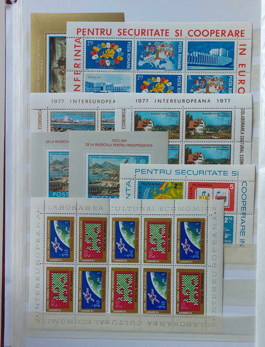 2 Clasoare 48 pagini (incluse) cu timbre romanesti perioada 1965-1975, peste 95% serii complete, simple sau in blocuri de 4