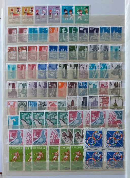 2 Clasoare 48 pagini (incluse) cu timbre romanesti perioada 1965-1975, peste 95% serii complete, simple sau in blocuri de 4