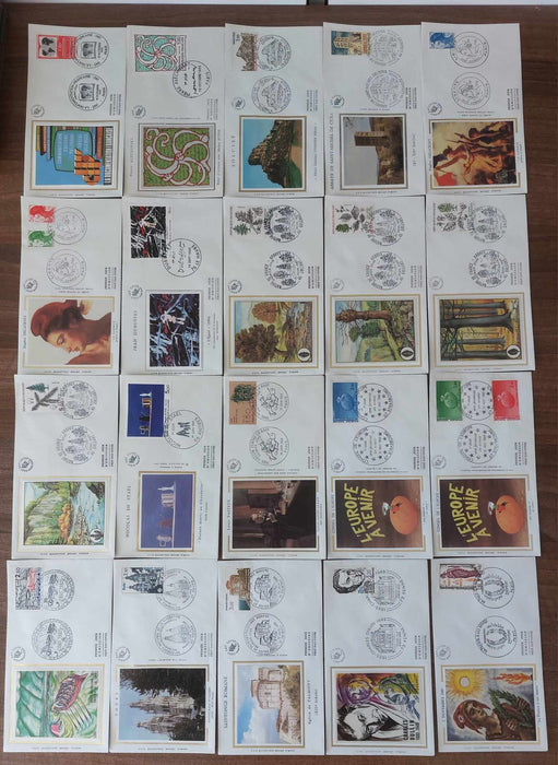 Franta Lot continand 374 FDC (179 in album, care este inclus), diferite tematici, pictura, personalitati, aniversari etc.