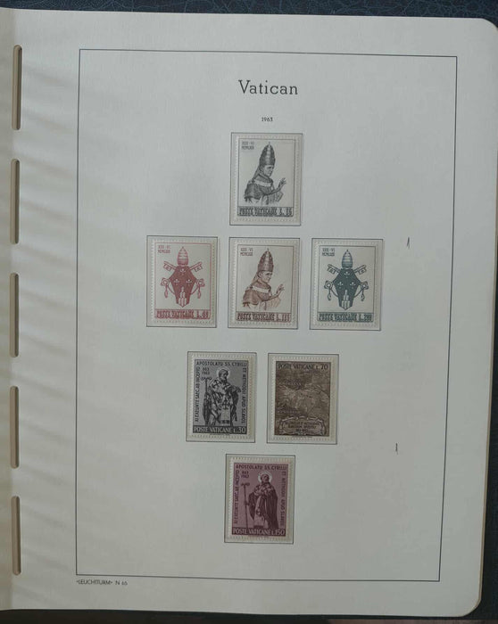 Album ilustrat LEUCHTTURM hingless posete transparente colectie VATICAN 1920-1969 aproximativ 80 serii complete