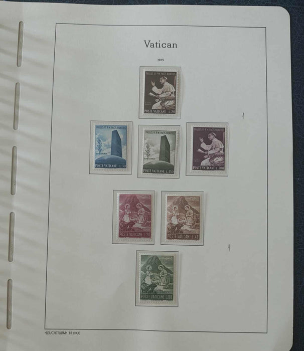 Album ilustrat LEUCHTTURM hingless posete transparente colectie VATICAN 1920-1969 aproximativ 80 serii complete