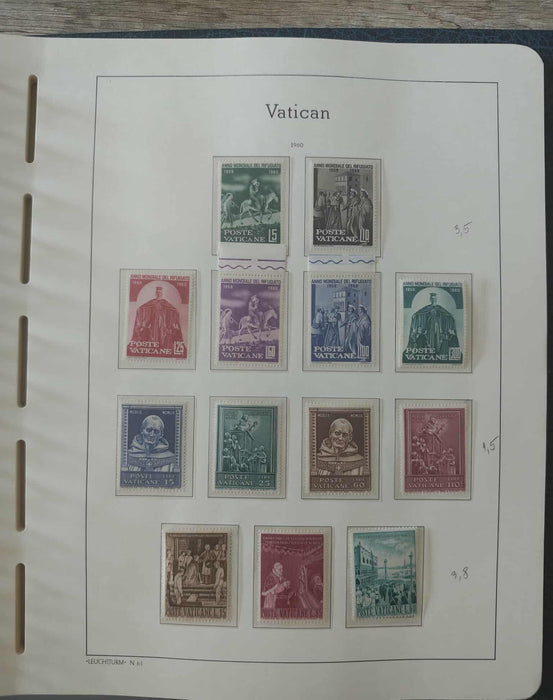 Album ilustrat LEUCHTTURM hingless posete transparente colectie VATICAN 1920-1969 aproximativ 80 serii complete