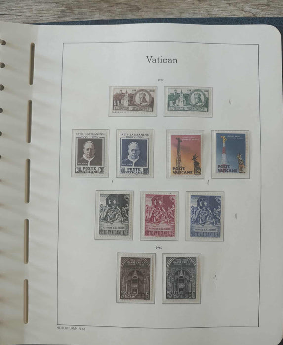 Album ilustrat LEUCHTTURM hingless posete transparente colectie VATICAN 1920-1969 aproximativ 80 serii complete