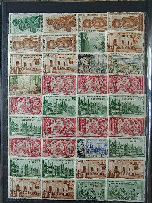 Clasor cu aproximativ 1000 timbre (peste) colonii franceze