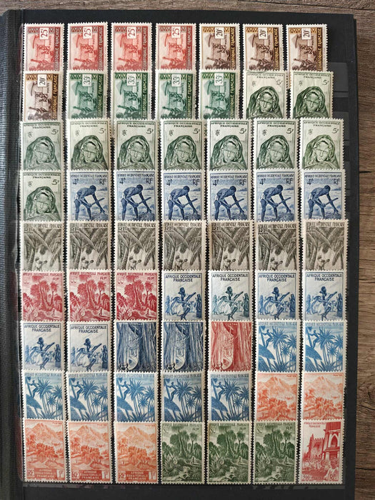 Clasor cu aproximativ 1000 timbre (peste) colonii franceze
