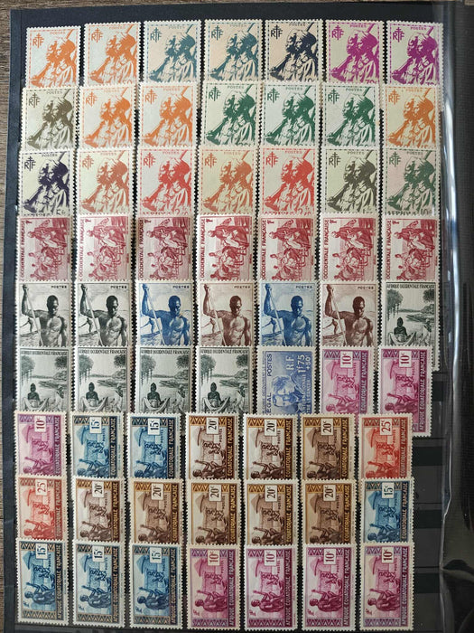 Clasor cu aproximativ 1000 timbre (peste) colonii franceze