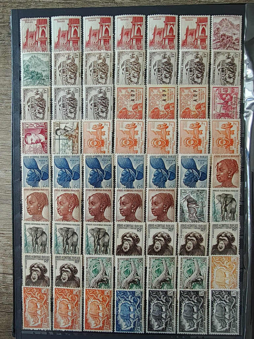Clasor cu aproximativ 1000 timbre (peste) colonii franceze