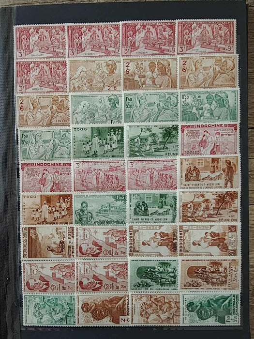 Clasor cu aproximativ 1000 timbre (peste) colonii franceze