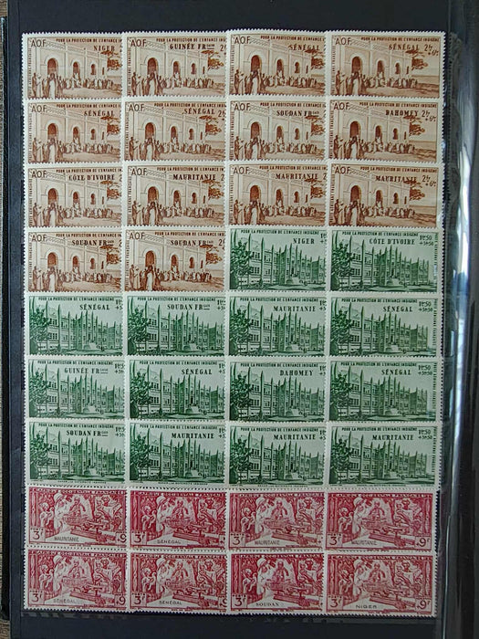 Clasor cu aproximativ 1000 timbre (peste) colonii franceze