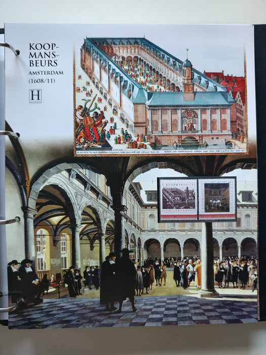 Album/Enciclopedie tematica ARTA, PICTURA, PERSONALITATI, MARINA, NAVIGATIE, VAPOARE, ISTORIE contine 78 pagini ilustrate, cu timbre in posete de plastic. SUPERB!! Albumul are coperti si caseta din piele.