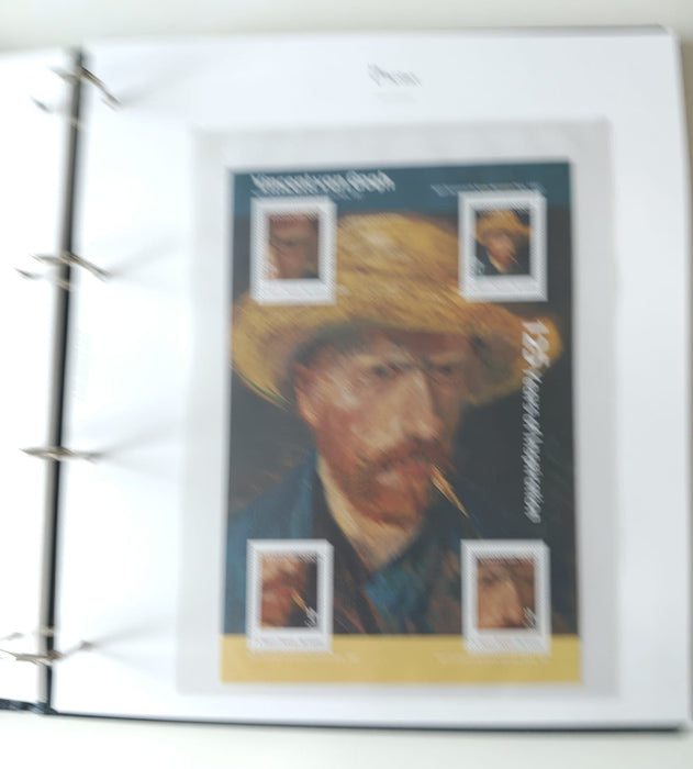 Album/Enciclopedie Vincent Van Gogh tematica ARTA, PICTURA contine 38 blocuri mari ilustratein posete de plastic, cu picturi celebre. SUPERB!! Albumul are coperti si caseta din piele.