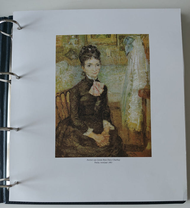 Album/Enciclopedie Vincent Van Gogh tematica ARTA, PICTURA contine 38 blocuri mari ilustratein posete de plastic, cu picturi celebre. SUPERB!! Albumul are coperti si caseta din piele.