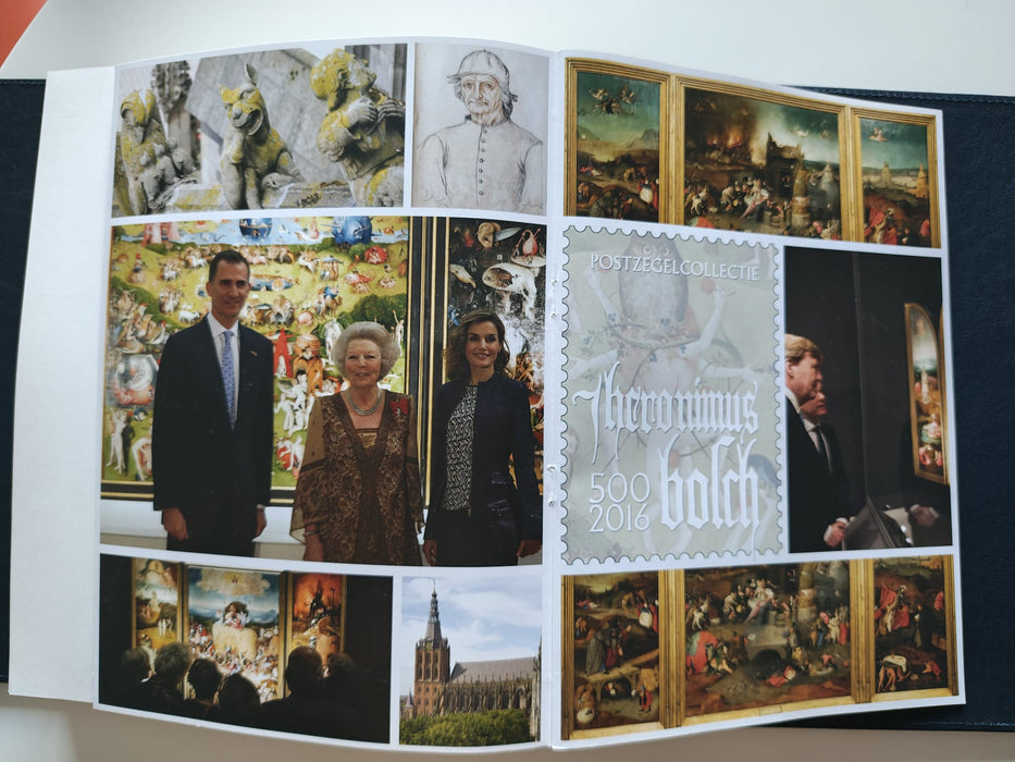 Album/Enciclopedie Hieronymus Bosch tematica ARTA, PICTURA, RELIGIE, EZOTERISM contine aproximativ 100 serii, blocuri ilustrate si maxicarduri in posete de plastic, cu picturi celebre . SUPERB!! Albumul are coperti si caseta din piele.