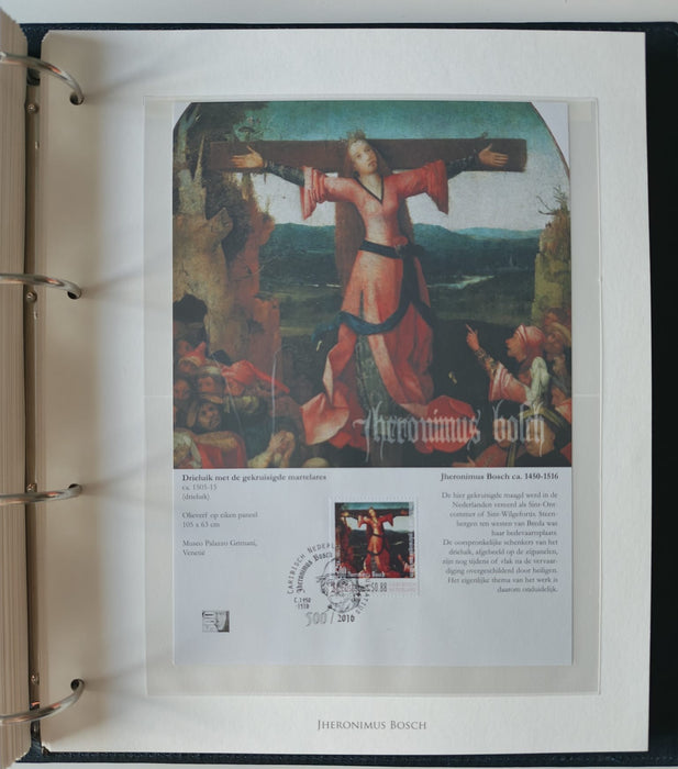 Album/Enciclopedie Hieronymus Bosch tematica ARTA, PICTURA, RELIGIE, EZOTERISM contine aproximativ 100 serii, blocuri ilustrate si maxicarduri in posete de plastic, cu picturi celebre . SUPERB!! Albumul are coperti si caseta din piele.