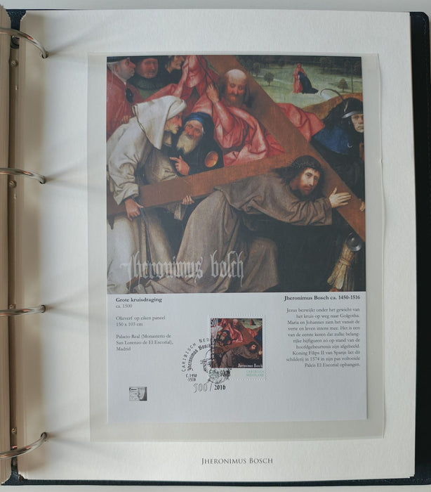 Album/Enciclopedie Hieronymus Bosch tematica ARTA, PICTURA, RELIGIE, EZOTERISM contine aproximativ 100 serii, blocuri ilustrate si maxicarduri in posete de plastic, cu picturi celebre . SUPERB!! Albumul are coperti si caseta din piele.