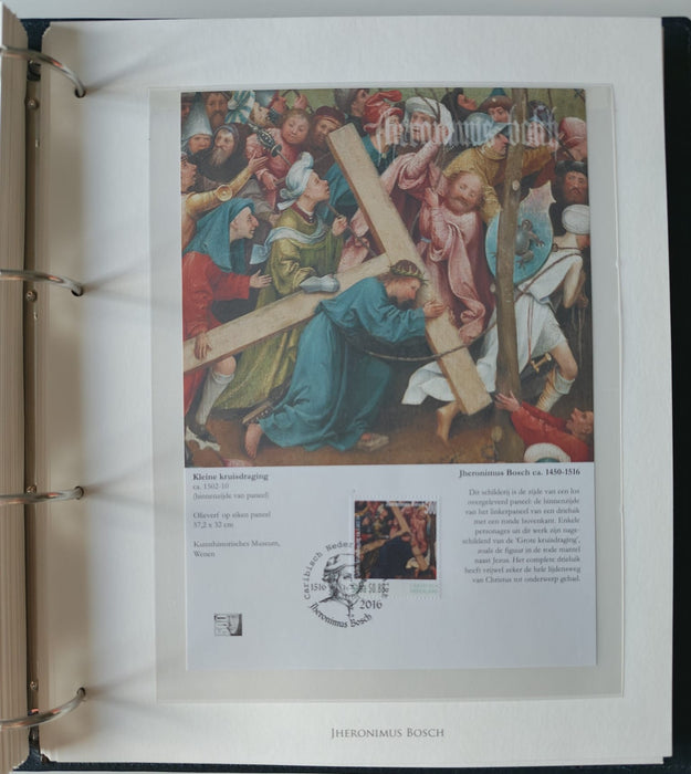 Album/Enciclopedie Hieronymus Bosch tematica ARTA, PICTURA, RELIGIE, EZOTERISM contine aproximativ 100 serii, blocuri ilustrate si maxicarduri in posete de plastic, cu picturi celebre . SUPERB!! Albumul are coperti si caseta din piele.