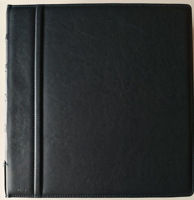 Album/Enciclopedie Hieronymus Bosch tematica ARTA, PICTURA, RELIGIE, EZOTERISM contine aproximativ 100 serii, blocuri ilustrate si maxicarduri in posete de plastic, cu picturi celebre . SUPERB!! Albumul are coperti si caseta din piele.