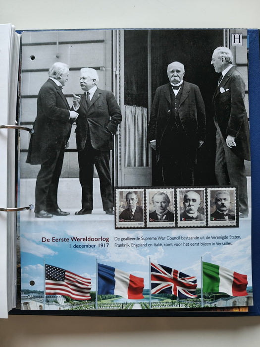 Album/Enciclopedie tematica PRIMUL RAZBOI MONDIAL (WWI), ARTA, PERSONALITATI, MASINI DE LUPTA, ISTORIE contine 62 pagini ilustrate, cu timbre in posete de plastic. SUPERB!! Albumul are coperti si caseta din piele.