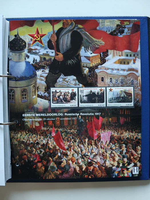 Album/Enciclopedie tematica PRIMUL RAZBOI MONDIAL (WWI), ARTA, PERSONALITATI, MASINI DE LUPTA, ISTORIE contine 62 pagini ilustrate, cu timbre in posete de plastic. SUPERB!! Albumul are coperti si caseta din piele.