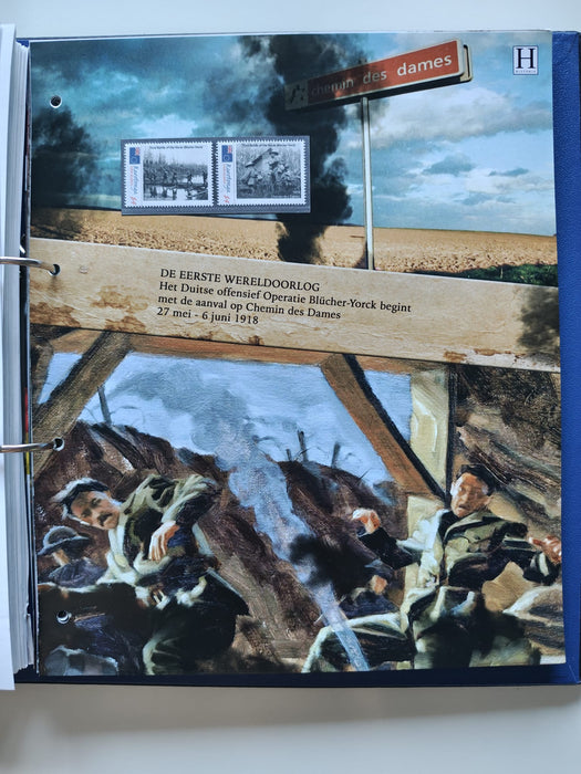 Album/Enciclopedie tematica PRIMUL RAZBOI MONDIAL (WWI), ARTA, PERSONALITATI, MASINI DE LUPTA, ISTORIE contine 62 pagini ilustrate, cu timbre in posete de plastic. SUPERB!! Albumul are coperti si caseta din piele.
