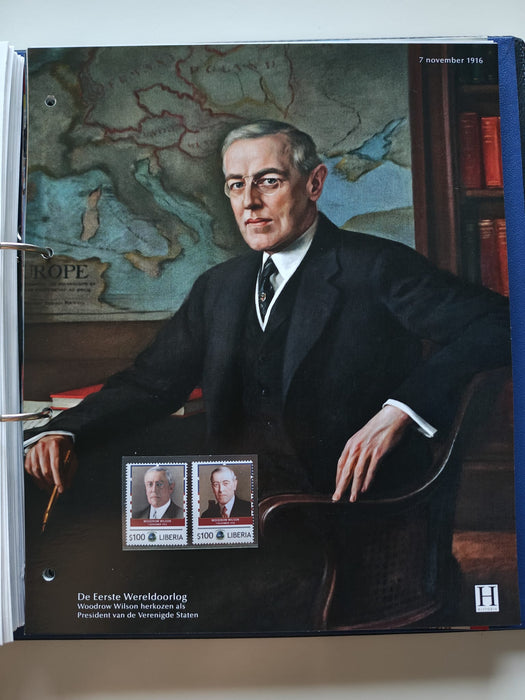 Album/Enciclopedie tematica PRIMUL RAZBOI MONDIAL (WWI), ARTA, PERSONALITATI, MASINI DE LUPTA, ISTORIE contine 62 pagini ilustrate, cu timbre in posete de plastic. SUPERB!! Albumul are coperti si caseta din piele.