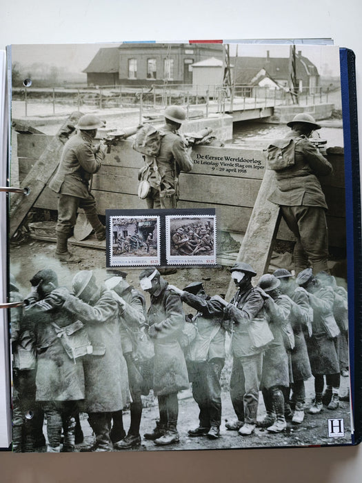 Album/Enciclopedie tematica PRIMUL RAZBOI MONDIAL (WWI), ARTA, PERSONALITATI, MASINI DE LUPTA, ISTORIE contine 62 pagini ilustrate, cu timbre in posete de plastic. SUPERB!! Albumul are coperti si caseta din piele.