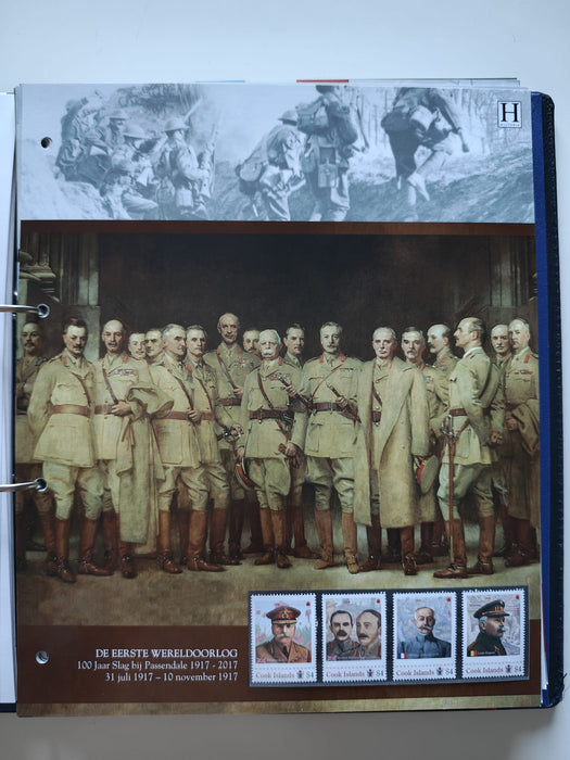 Album/Enciclopedie tematica PRIMUL RAZBOI MONDIAL (WWI), ARTA, PERSONALITATI, MASINI DE LUPTA, ISTORIE contine 62 pagini ilustrate, cu timbre in posete de plastic. SUPERB!! Albumul are coperti si caseta din piele.