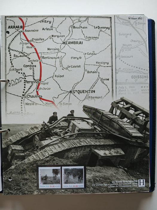 Album/Enciclopedie tematica PRIMUL RAZBOI MONDIAL (WWI), ARTA, PERSONALITATI, MASINI DE LUPTA, ISTORIE contine 62 pagini ilustrate, cu timbre in posete de plastic. SUPERB!! Albumul are coperti si caseta din piele.