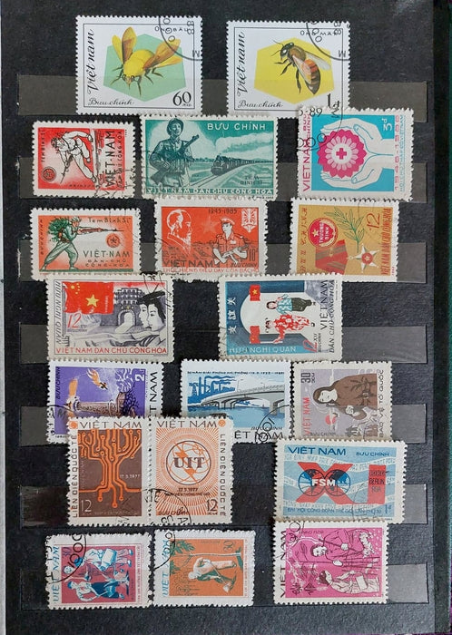 China Vietnam Asia two stockbooks full of stamps (TIP A)