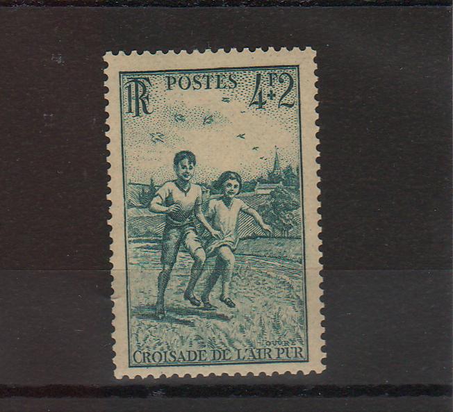 France 1945 Boy and Girl  cv. 0.25$ (TIP A)