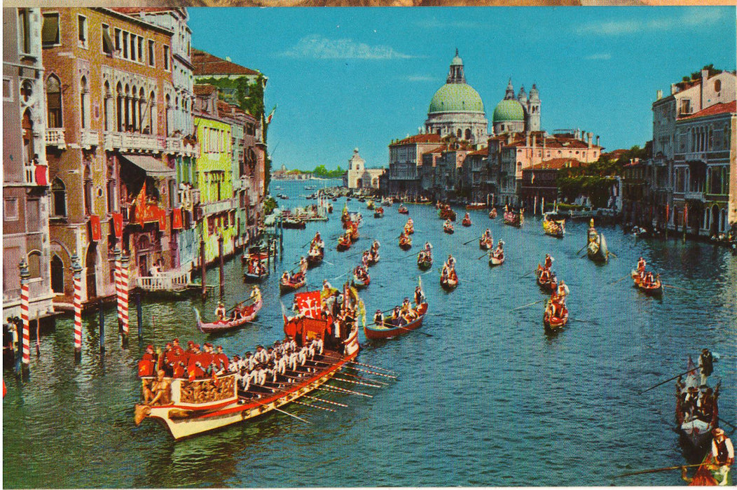Postcard Italia Venetia Regata sul Canal Grande (TIP A)