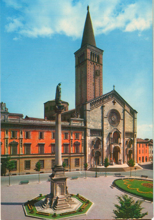 Postcard Italia Piacenza Il Duomo e la sua Piazza (TIP A)